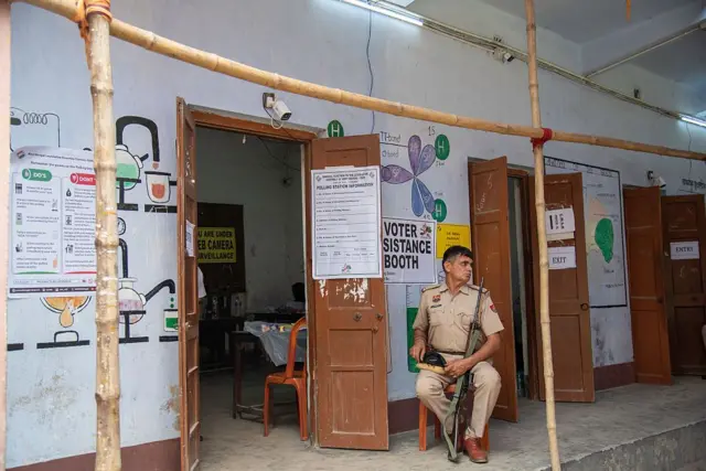 প্রথম দফায় যে ১৫২টি কেন্দ্রে ভোট হয়েছে, তার কোথাও পুনর্নিবাচন করাতে হয়নি