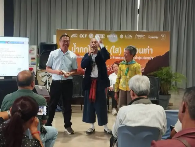 ၂၀၂၅ ခုနှစ် မေ ၁၉ ရက်မှာပြုလုပ်တဲ့ အဆိပ်သင့်ဒြပ်စင်တွေ ကော့ခ် မြစ်ထဲ ပါဝင်မှုအတွက် ထိုင်းသဘာဝပတ်ဝန်းကျင်အရေးတက်ကြွလှုပ်ရှားသူတွေ ဆွေးနွေးတဲ့မြင်ကွင်း 