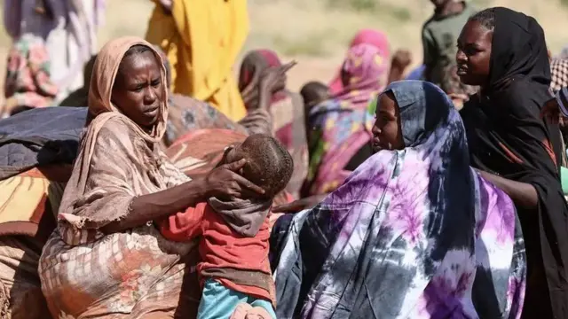 Hay’adda caafimaadka adduunka ee WHO ayaa sheegtay in ku dhawaad 12 milyan oo qof ay ku qasbanaadeen in ay ka qaxaan guryahoodii sababo la xiriira rabshadaha socda.