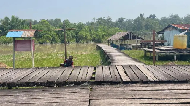 Kampung As, Kampung Atat, Distrik Pulau Tiga, Asmat, Papua Selatan, sungai, perahu tradisional