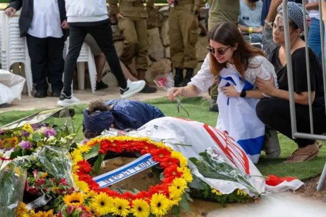 किबुत्ज़ लोगों के गढ़ बेइरी में 120 से ज़्यादा लोग मारे गए