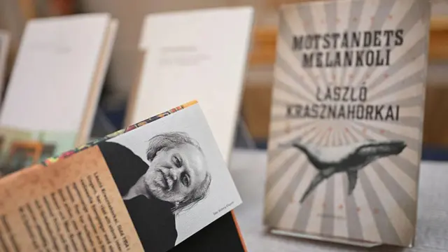 Книги Краснагоркаї у Шведській академії, Стокгольм, 9 жовтня 2025 року
