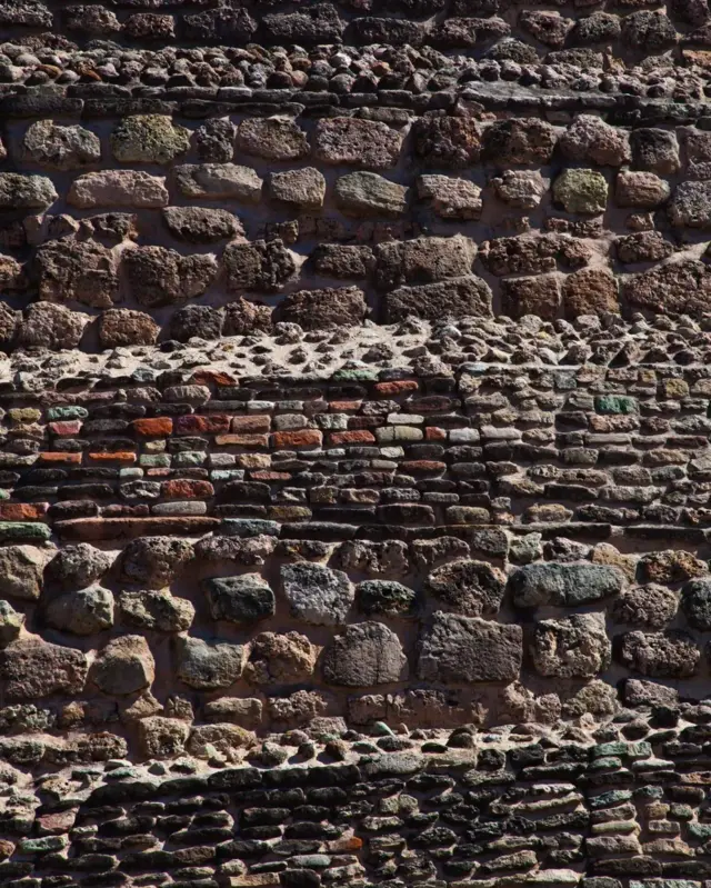 Muraille de la pyramide.