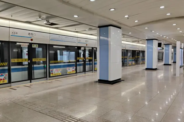 চীনে অবস্থিত সাংহাই মেট্রো পৃথিবীর দীর্ঘতম মেট্রো