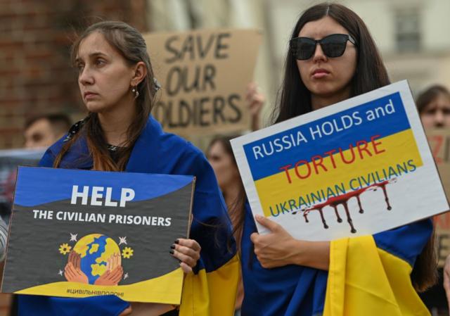 Protesta de familiares de los civiles ucranianos detenidos por los rusos.