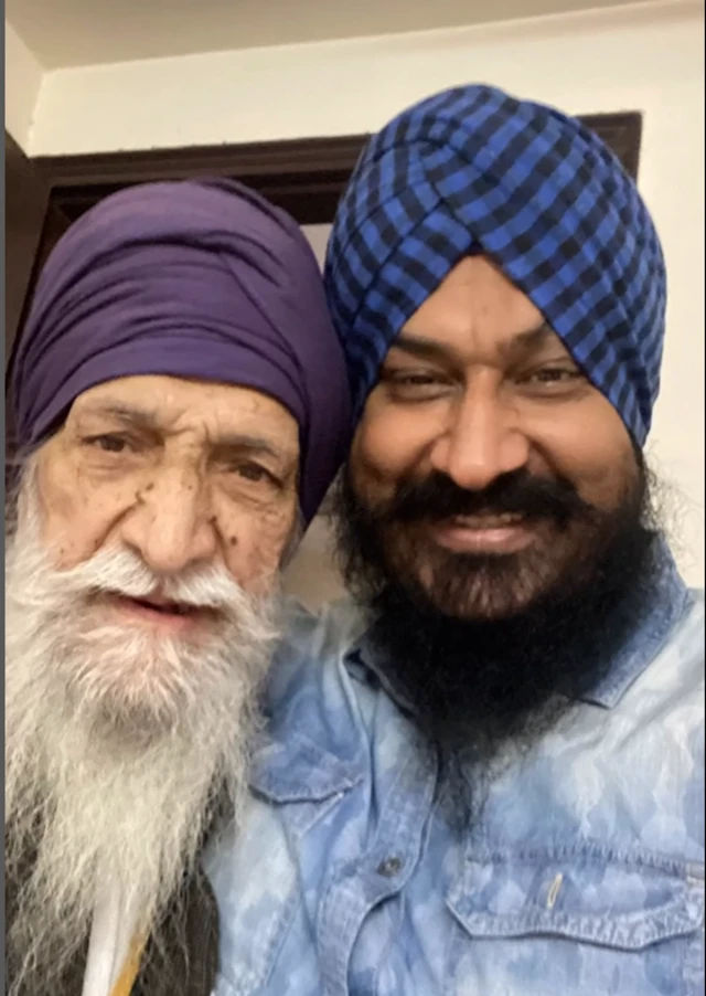 ਗੁਰੂਚਰਨ ਸਿੰਘ ਆਪਣੇ ਪਿਤਾ ਨਾਲ