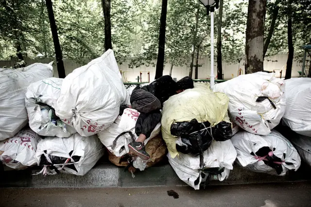 با فرض درست بودن آمار تورم و میزان بیکاری، نیمی از جمعیت کشور از تامین هزینههایشان ناتوانند