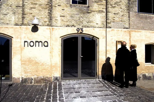 Entrada del restaurante Noma. 