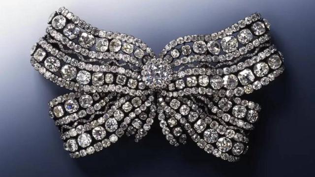 Um grande arcomarrocos copa do mundo 2024peito incrustadomarrocos copa do mundo 2024diamantes que foi roubado do histórico Green Vault na Alemanhamarrocos copa do mundo 2024novembromarrocos copa do mundo 20242019