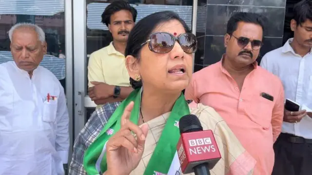 लवली आनंद लंबे समय से कोई चुनाव नहीं जीत पाई हैं.