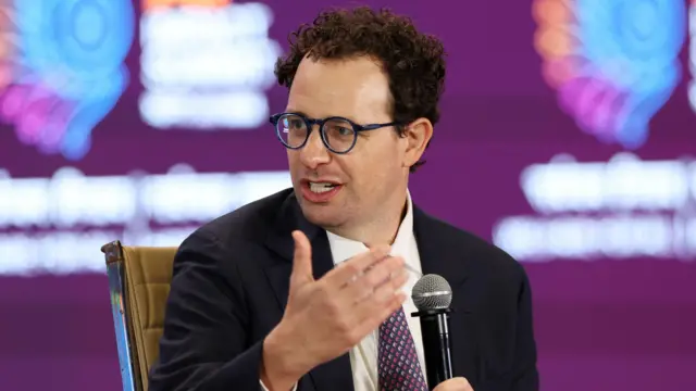 Giám đốc điều hành Anthropic, Dario Amodei, từng cảnh báo về nguy cơ lạm dụng các sản phẩm của công ty