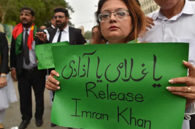 इमरान खान समर्थकहरू/फाइल तस्बिर