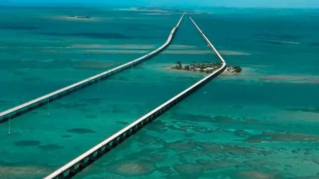 સમુદ્ર પર તરતો હાઈવે