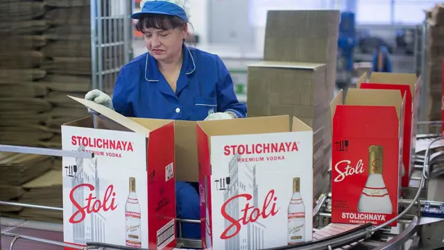 Una fabrica de vodka Stolichnaya.