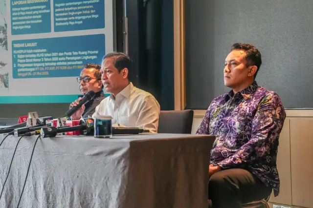 Menteri Lingkungan Hidup Hanif Faisol Nurofiq mengatakan pihaknya telah menyegel aktivitas penambangan di Pulau Manuran dan akan melakukan gugatan hukum pidana serta perdata ke perusahaan.