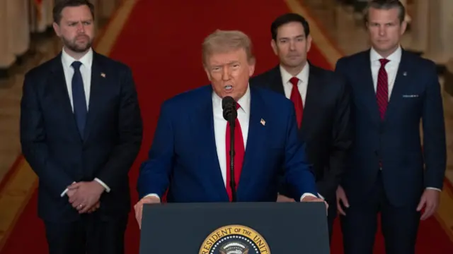 Трамп і команда під час звернення щодо бомбардувань іранських ядерних об'єктів