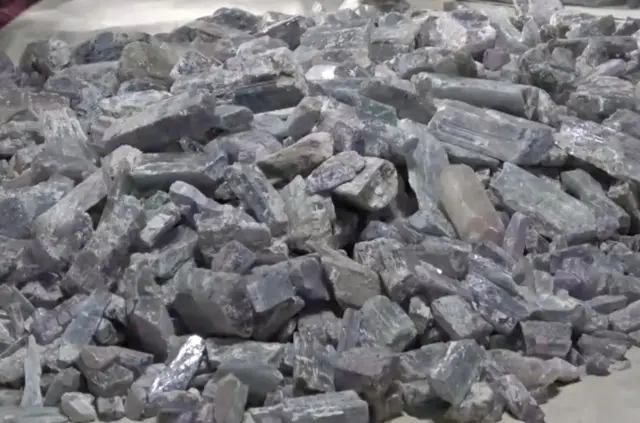 چارواکي وايي، دا ډبرې د نورستان له کانونو ایستل شوې دي.