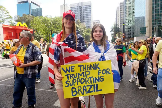 Apoiadores de Jair Bolsonaro participam de manifestação na Avenida Paulista, em São Paulo, Brasil, em 3 de agosto de 2025