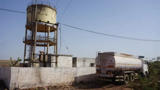 નર્મદા ડેમ અને પાણીની સમસ્યા