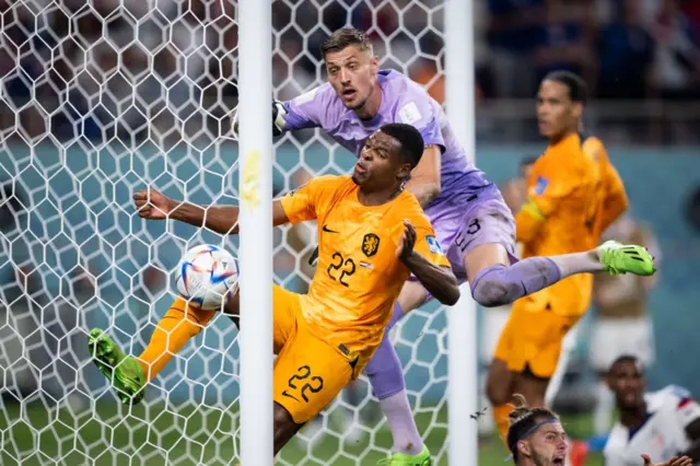 Голландиялык Д́ензел Д́үмфрис америкалык Хажи Райттын голун токтото алган жок