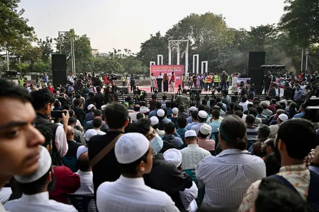 প্রতিবাদ সভার দৃশ্য