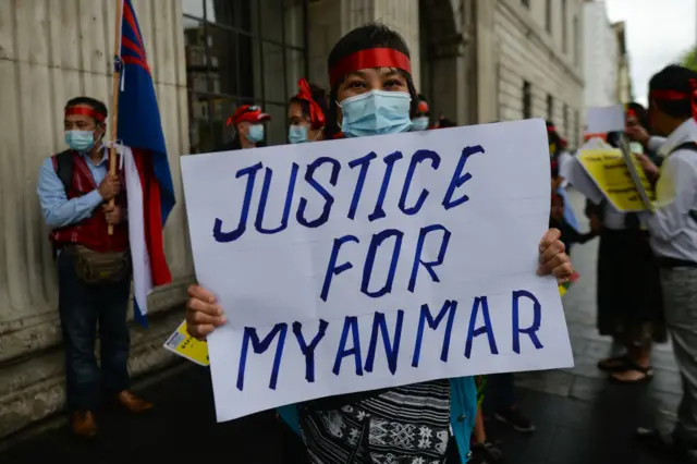 စစ်အာဏာသိမ်းမှုဆန့်ကျင်ရေး ဆန္ဒပြပွဲမြင်ကွင်း။ 