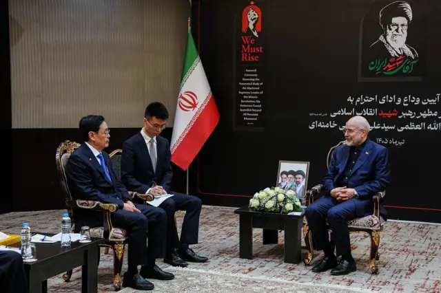 محمدباقر قالیباف، رئیس مجلس ایران ۳ ژوئیه ۲۰۲۶ (۱۳ تیر ۱۴۰۵) با هه وی، نایبرئیس کمیته دائمی کنگره ملی خلق چین، در تهران دیدار کرد