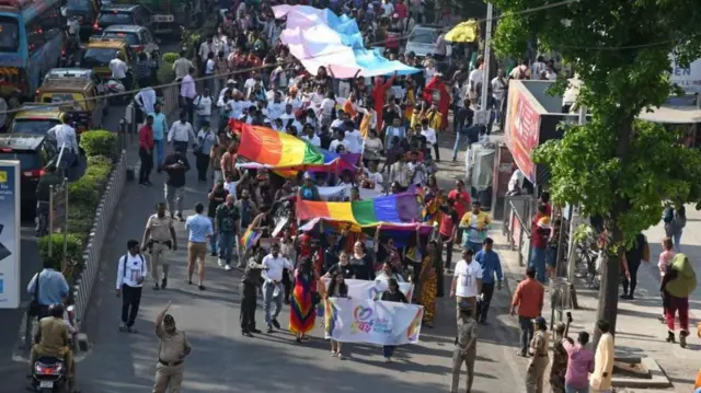 ரத்த தான உரிமை கோரும் திருநங்கை, தன்பாலின சமூகத்தினர் - தடை இருப்பது ஏன்? என்ன பிரச்னை?