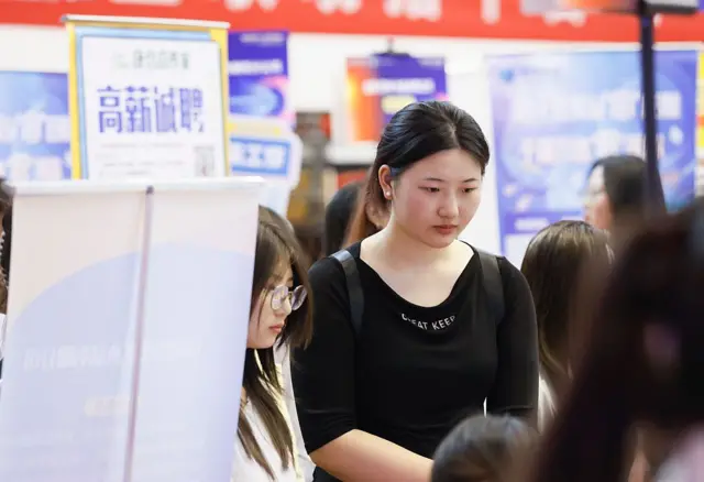 Lowongan pekerjaan di China.