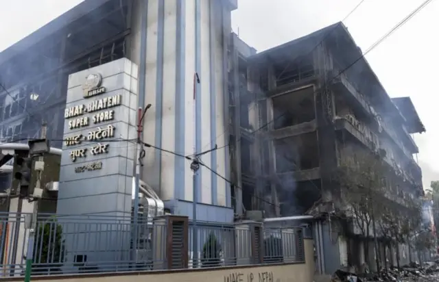 जेन जी आन्दोलनका क्रममा भाटभटेनी सुपरस्टोरका शाखा र स्टोरहरू क्षतिग्रस्त भएका थिए