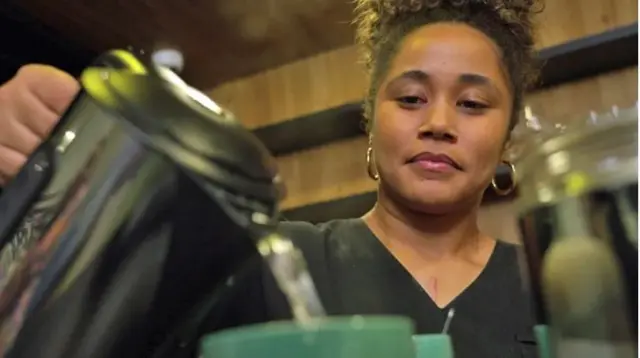 Dkta Mumtaaz Emeran-Thomas na-eme tii