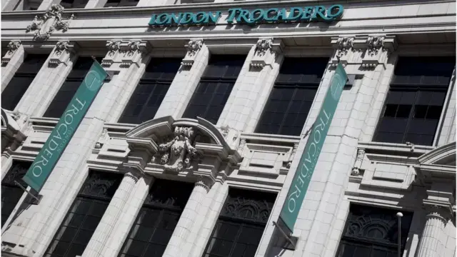 Afaafka hore ee dhismaha Trocandero