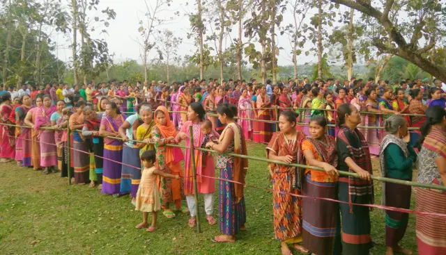 খাগড়াছড়ির একটি ইউনিয়ন পরিষদ নির্বাচনের ভোটারদের লাইন