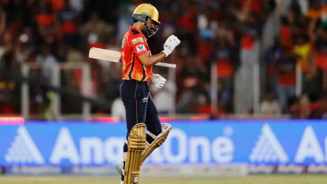 கேப்டன் ஷ்ரேயாஸ். 