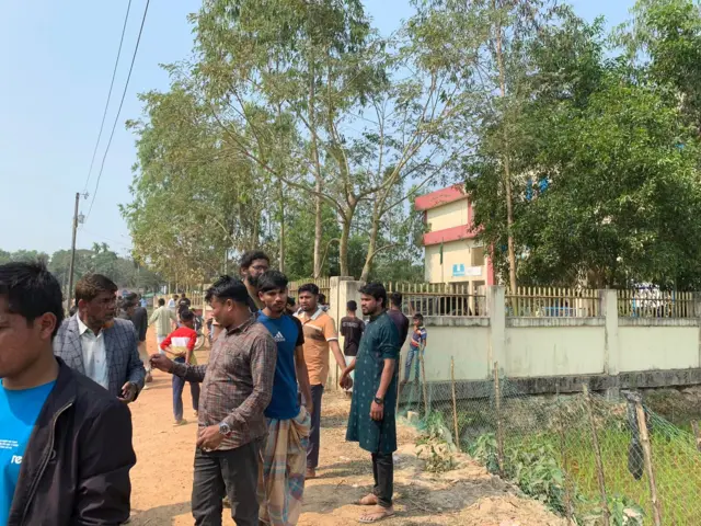 স্থানীয়