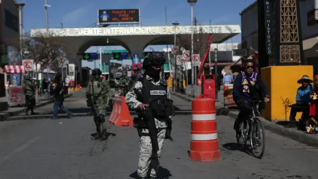 अमेरिका ने मेक्सिको से सटी सीमा पर चौकसी बढ़ाई है