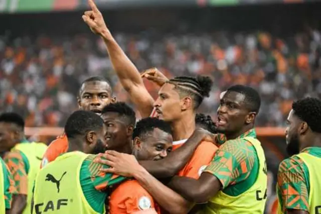 Sebastian Haller celebrate Ivory Coast goal