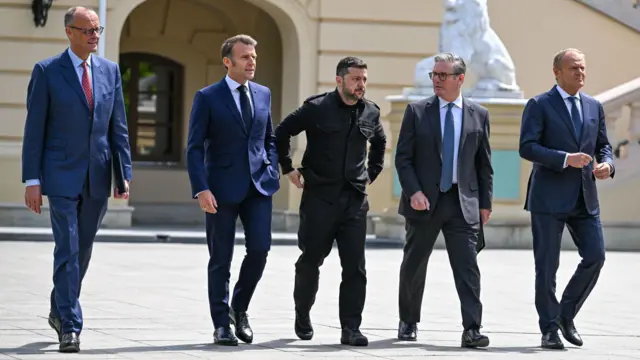 Канцлер Германии, президенты Франции и Украины, а также премьер-министры Великобритании и Польши во время субботней встречи в Киеве