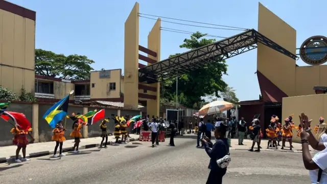 Aworan awọn ololufẹ Pelumi