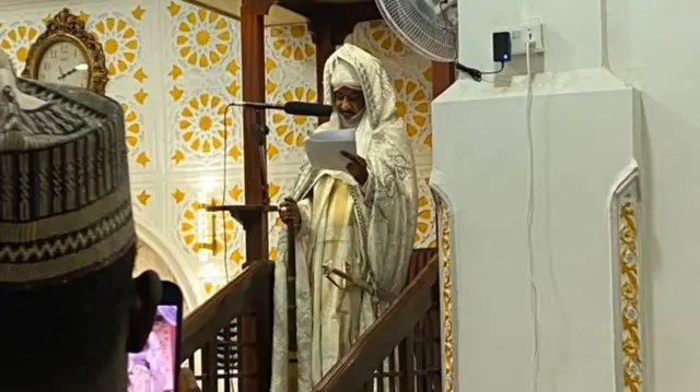Emir Sanusi dey lead prayer for di mass wedding