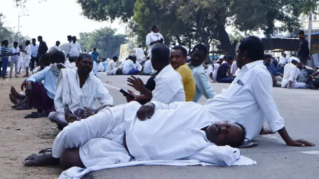 తెలంగాణ రైతుల ఆందోళన