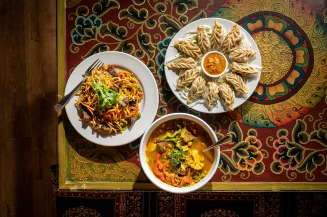 Tiga hidangan khas yang disajikan di Sherpa House di Colorado, AS.