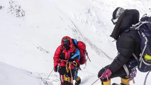 सगरमाथा चढदै लाक्पा शेर्पा