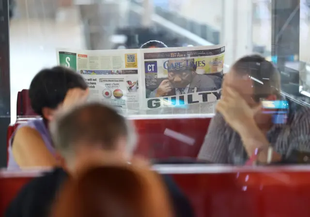 คนอ่านหนังสือพิมพ์