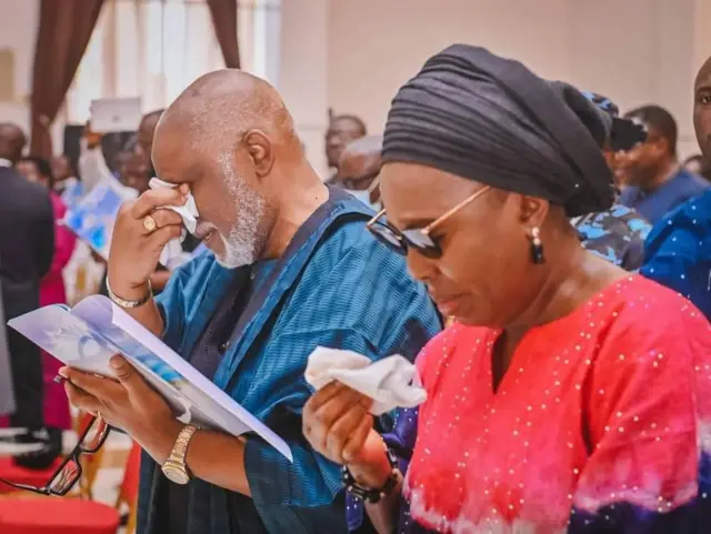 Akeredolu nibi eto isinku awọn olujọsin ijọ Aguda St Francis Catholic Church ti awọn agbebọn kan ṣekupa ni ilu Ọwọ ni oṣu kẹfa ọdun 2022.