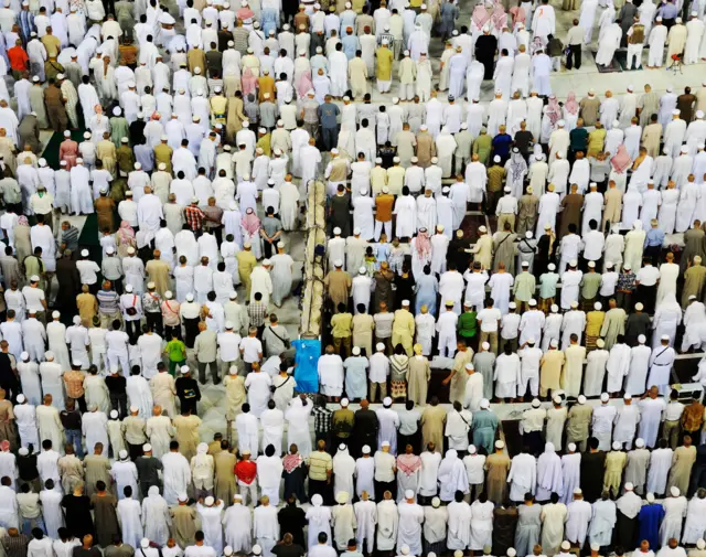 Nebiga NNKH waxa uu maalintaas dadka u sheegay inay ku dedaalaan shanta tiir ee Islaamka.