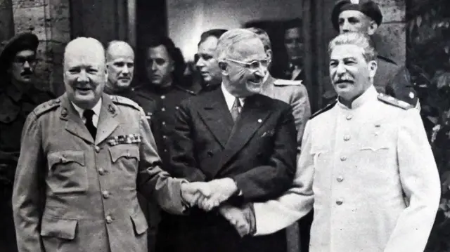 ਅਮਰੀਕੀ ਰਾਸ਼ਟਰਪਤੀ ਹੈਰੀ ਟਰੂਮਨ, ਇੰਗਲੈਂਡ ਦੇ ਪ੍ਰਧਾਨ ਮੰਤਰੀ ਵਿੰਸਟਨ ਚਰਚਿਲ ਅਤੇ ਜੋਸਫ ਸਟਾਲਿਨ