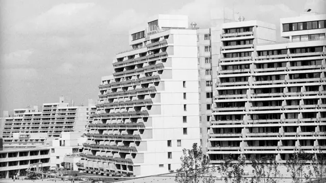 Vila de Munique de 1972 em foto em preto e branco