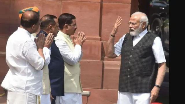 नरेंद्र मोदी 