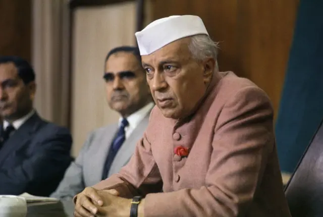 पं. नेहरू 